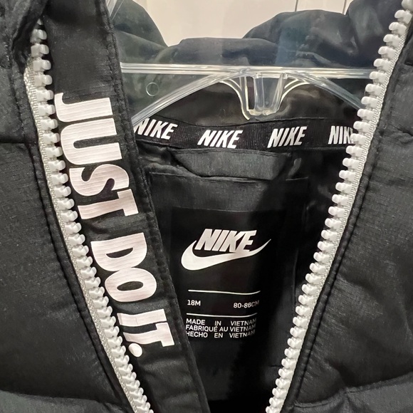 Nike boys coat. - Picture 2 of 2